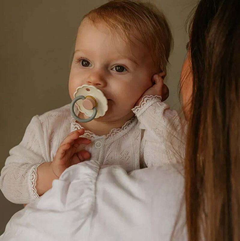 FRIGG Round Pacifier - Daisy Silicone Size 2 image number 3